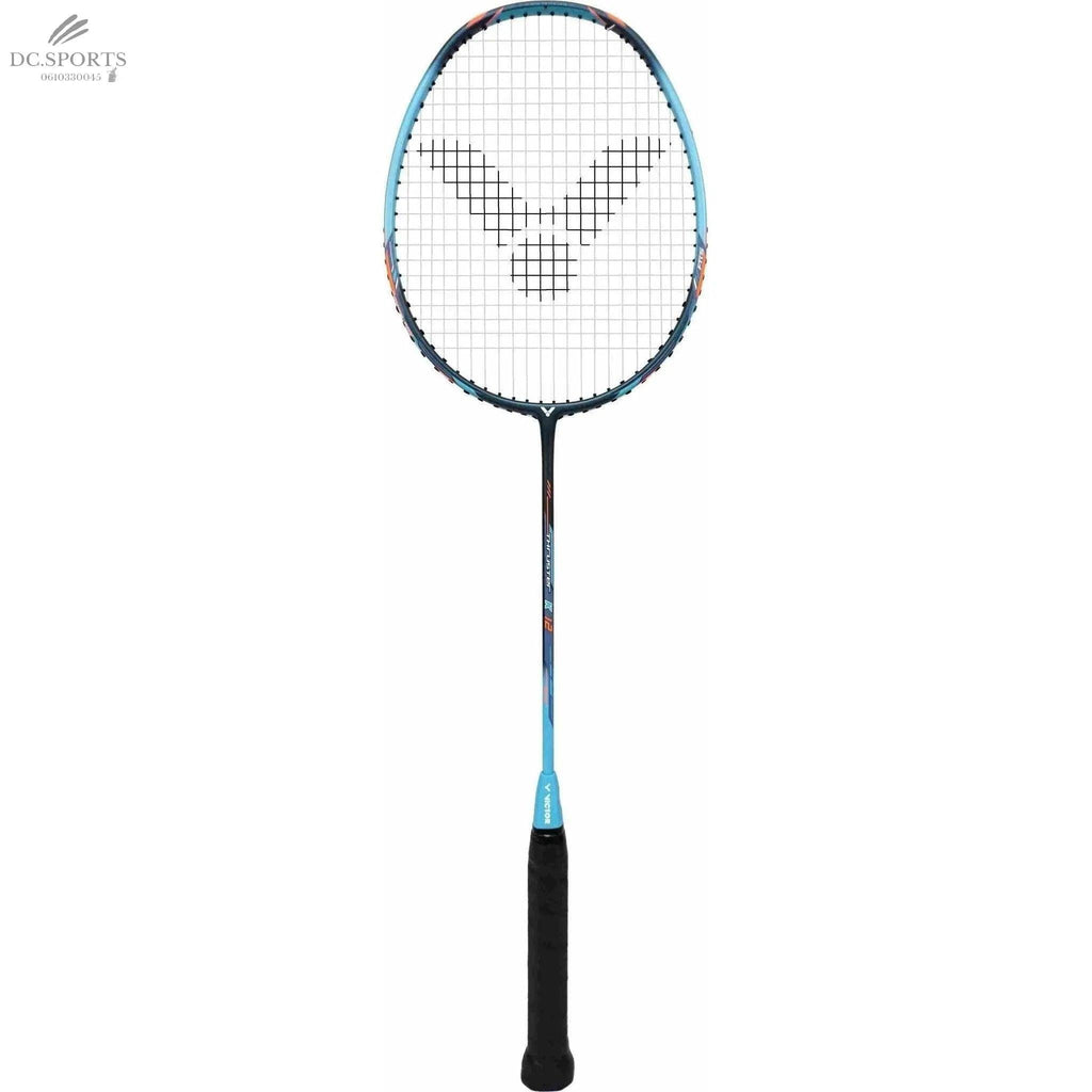 Yonex vs Victor : quelle marque choisir pour sa raquette de badminton ?