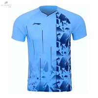 T-Shirt Li - Ning AAYS239 - 4 Bleu Ciel Homme - Technologie At Dry Base pour Confort Optimal - DC.SPORTS